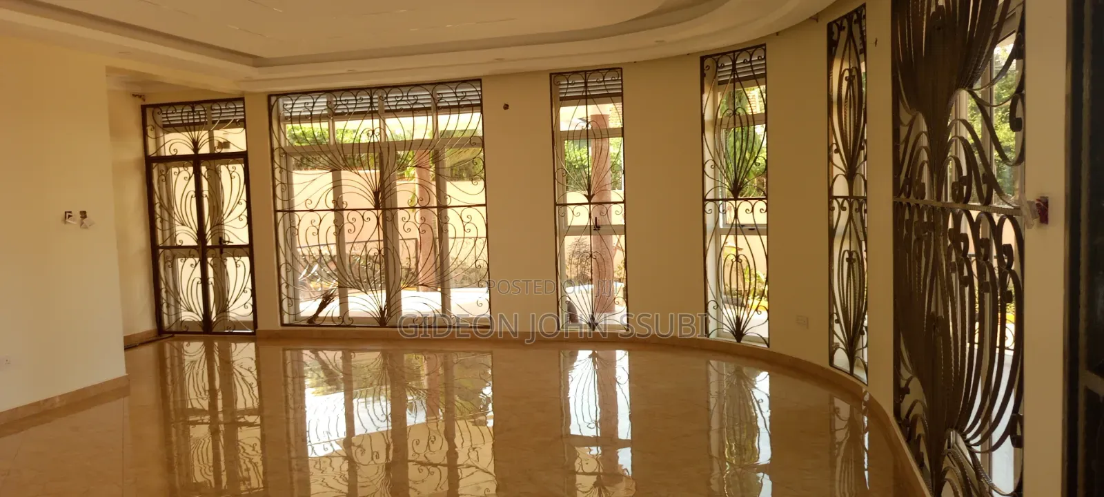5bdrm Mansion in Makindye for rent