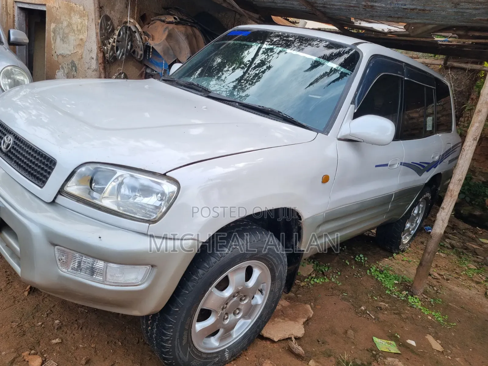 Toyota RAV4 Automatic 2000 White