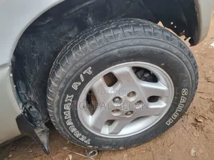 Toyota RAV4 Automatic 2000 White