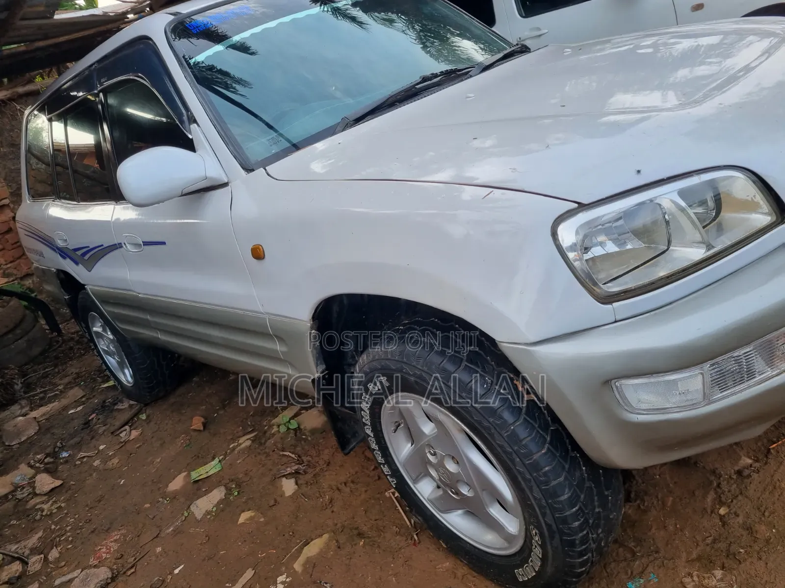 Toyota RAV4 Automatic 2000 White