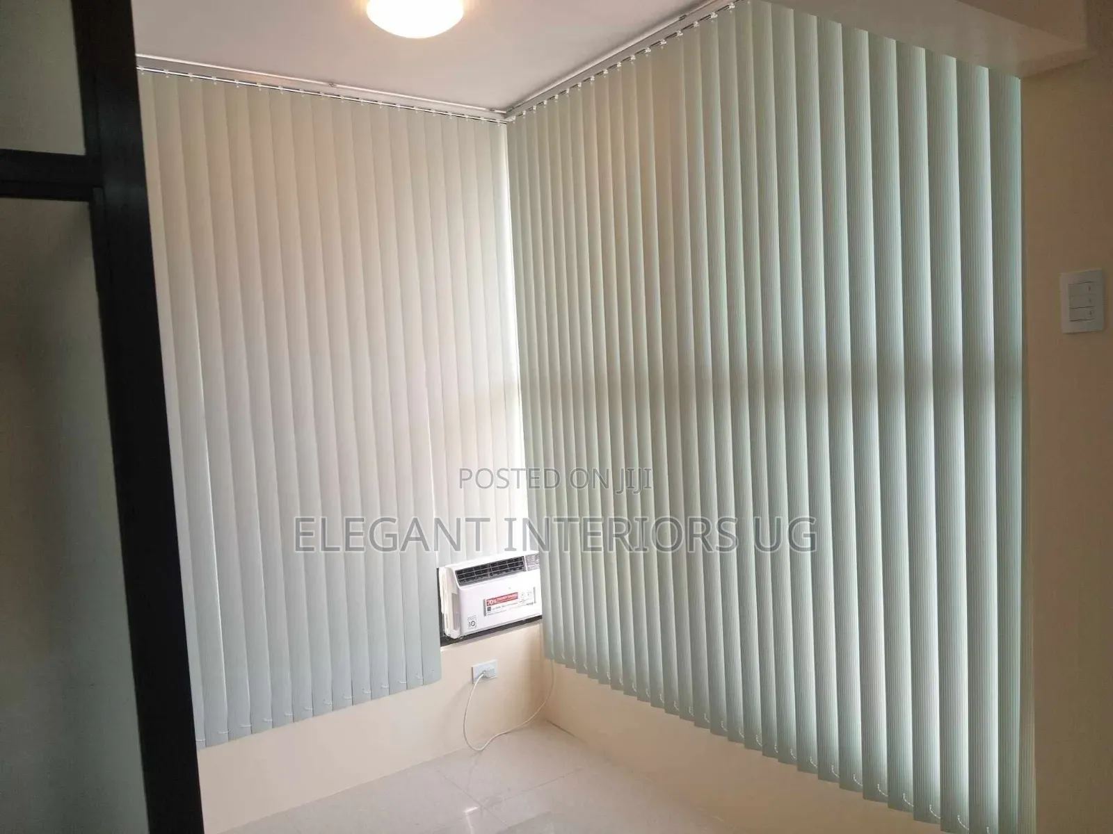 Elegant Window Blinds Used in Offices