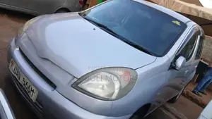 Toyota Fun Cargo 2005 Silver