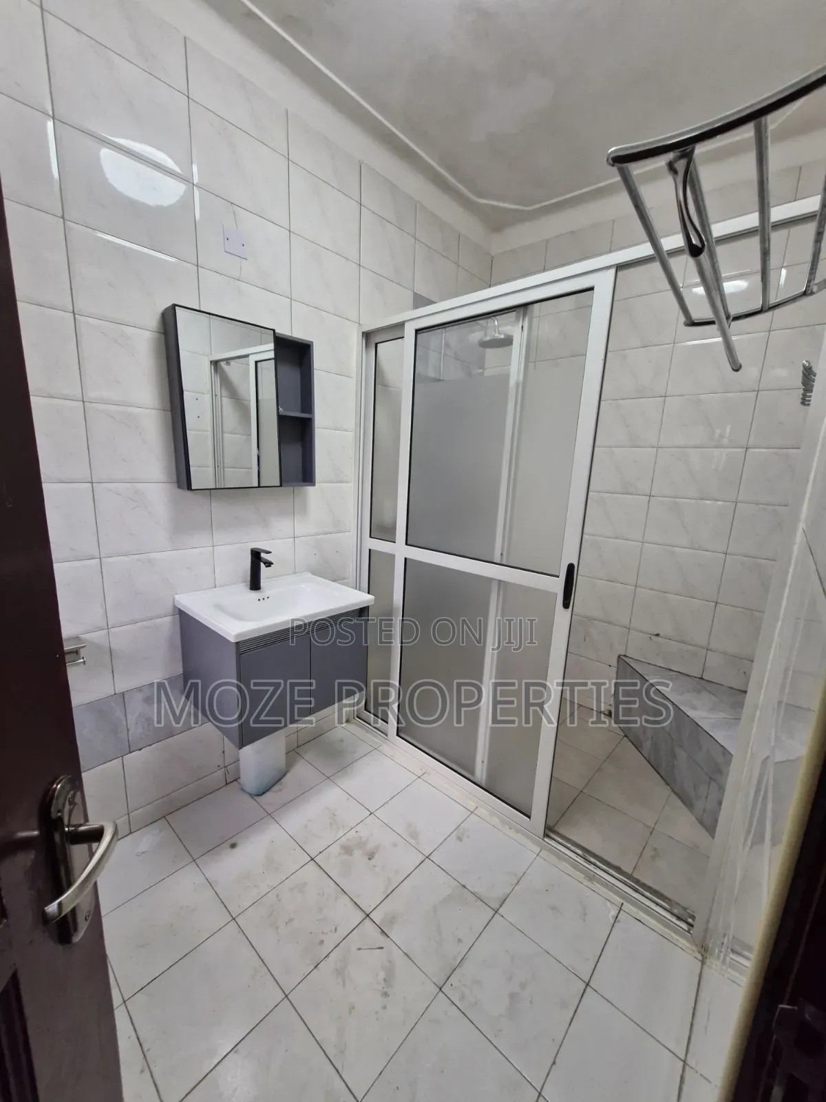 3bdrm Bungalow in Kyaliwajala Nabwojo, Central Division for rent