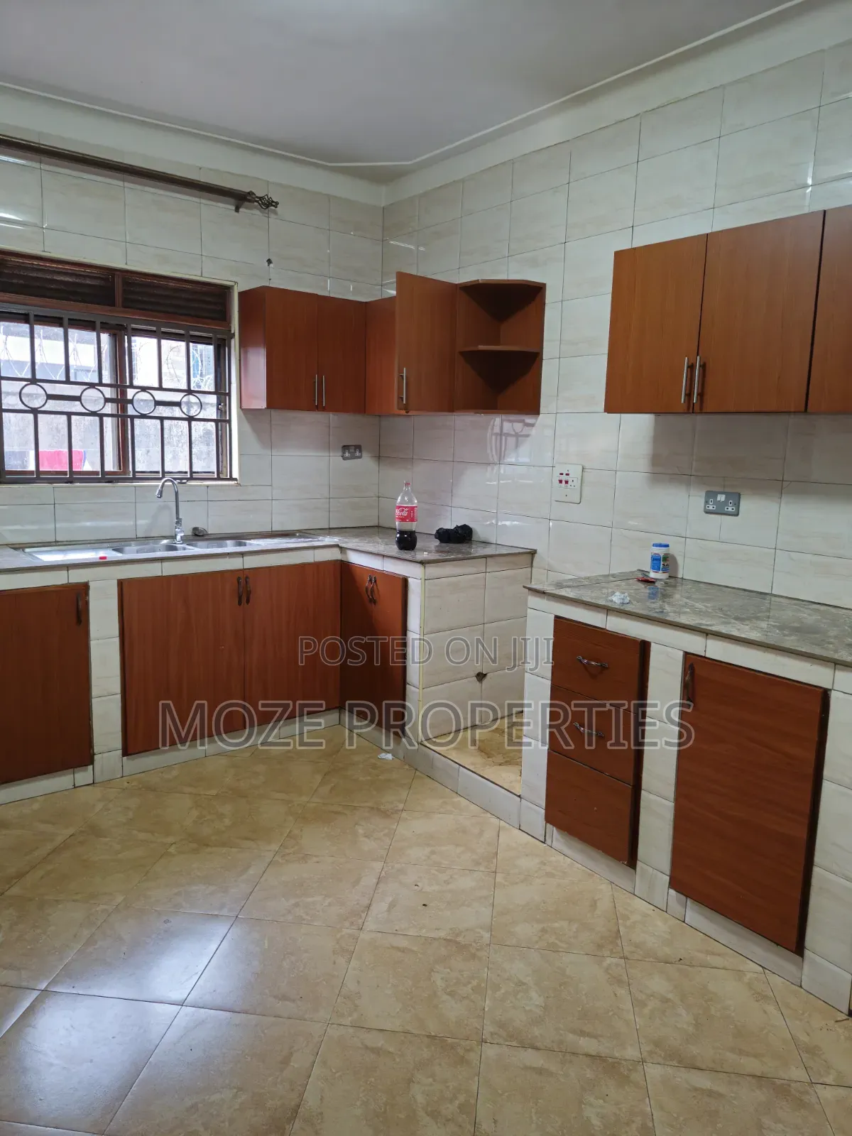 3bdrm Bungalow in Kyaliwajala Nabwojo, Central Division for rent