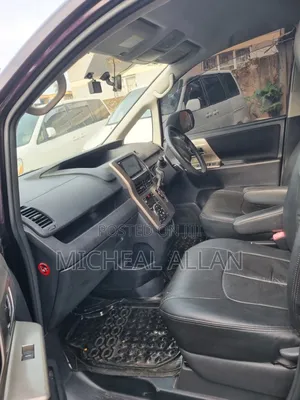 Toyota Noah 2013 Red