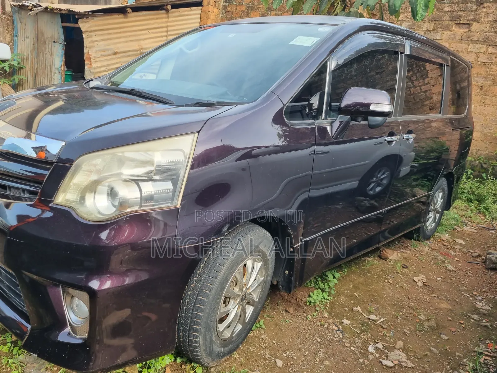 Toyota Noah 2013 Red