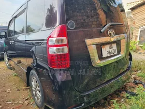 Toyota Noah 2013 Red