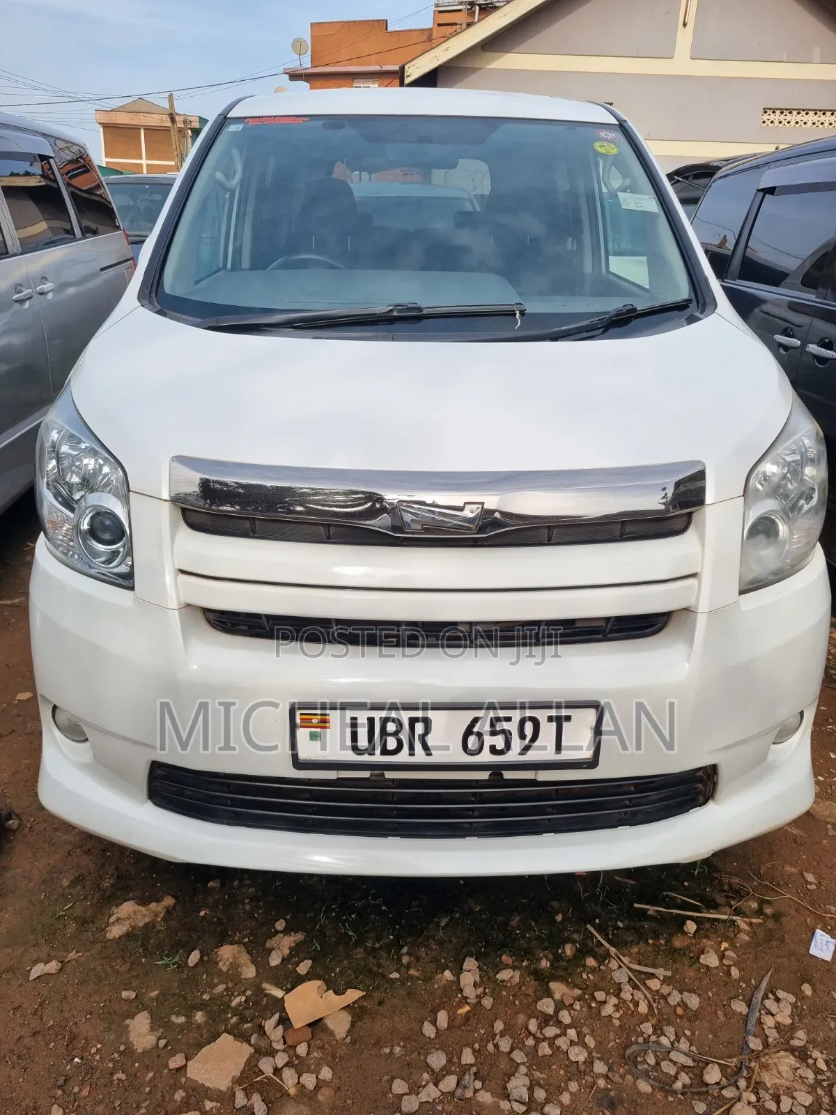 Toyota Noah 2011 White
