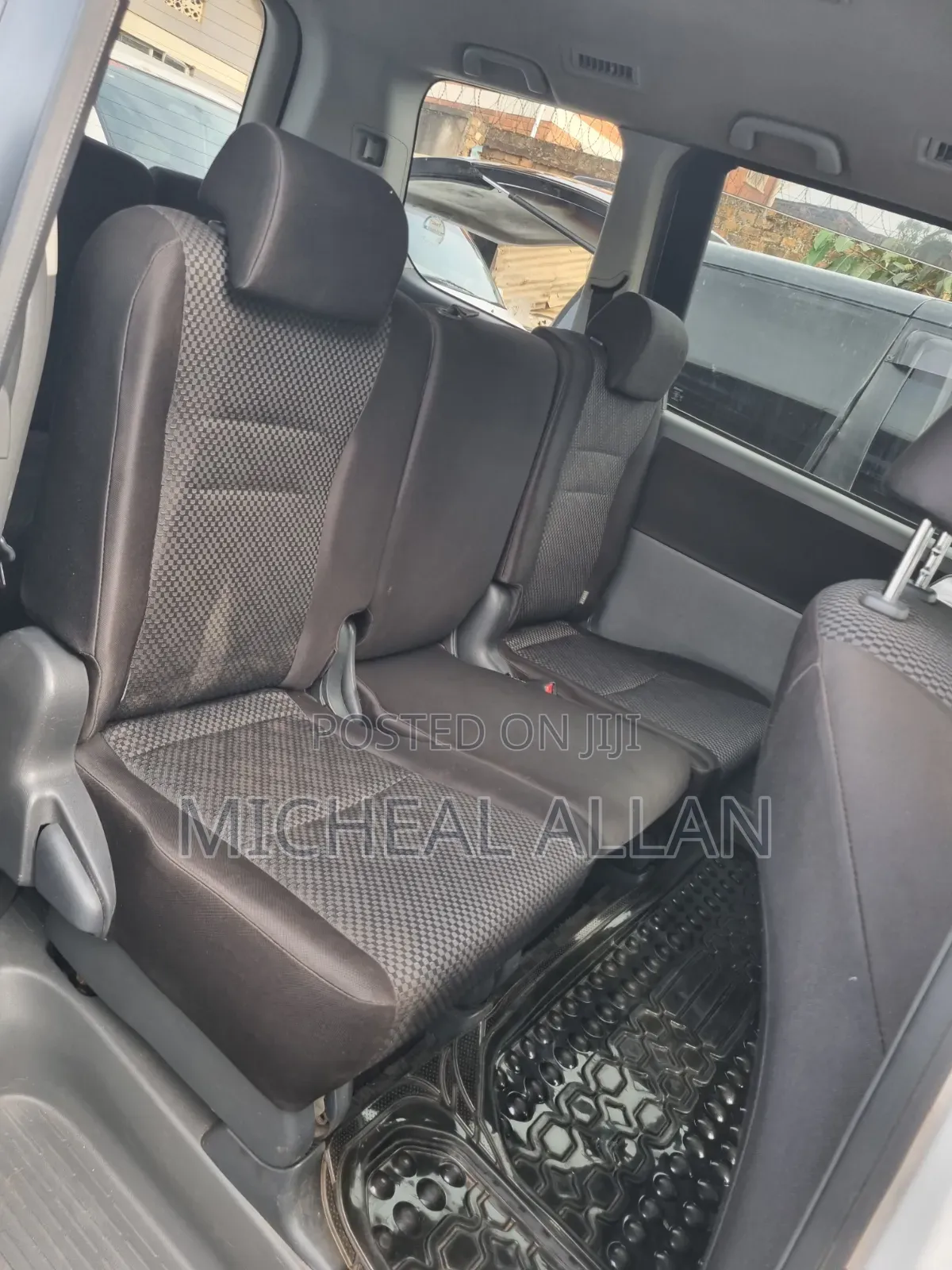 Toyota Noah 2011 White