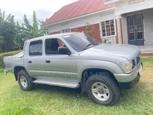 Toyota Hilux 2800 Raider D-Cab 2004 Silver