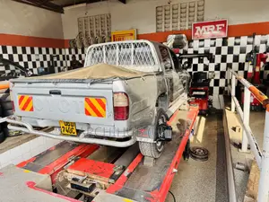 Toyota Hilux 2800 Raider D-Cab 2004 Silver