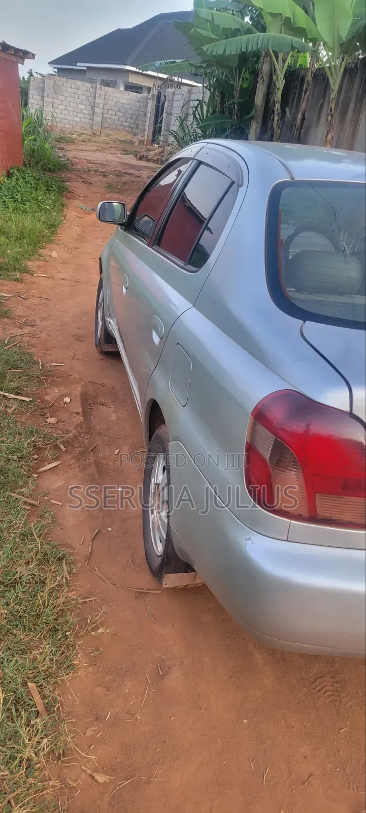 Toyota Platz 2001 Silver