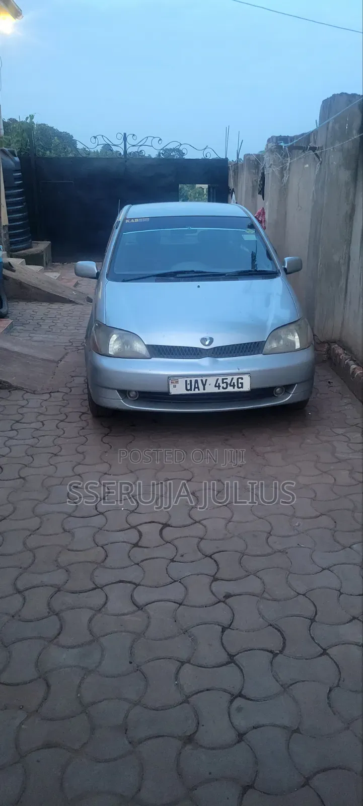 Toyota Platz 2001 Silver