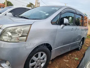 Toyota Noah 2009 Silver