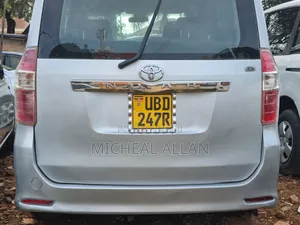 Toyota Noah 2009 Silver