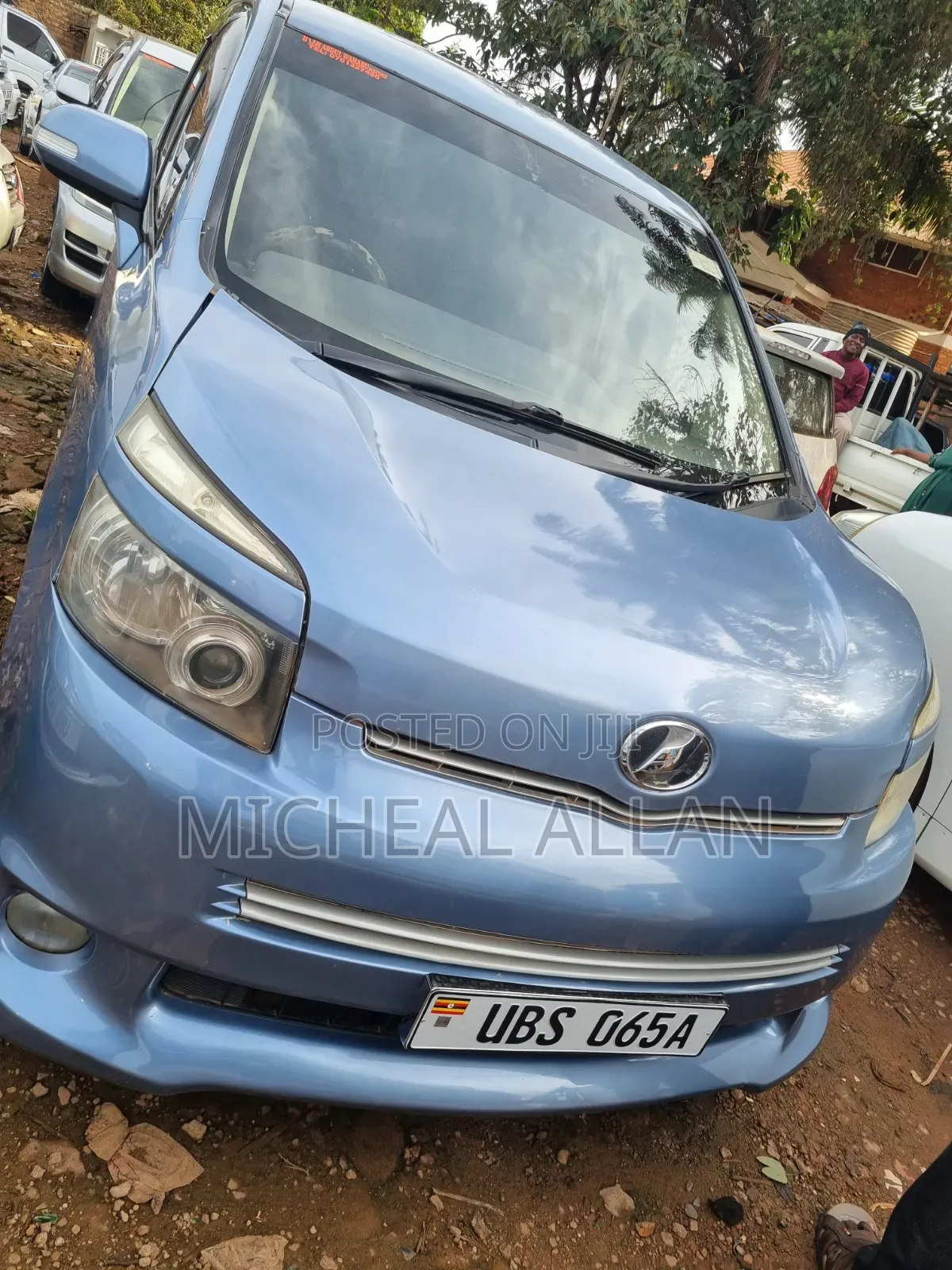 Toyota Noah 2010 Green