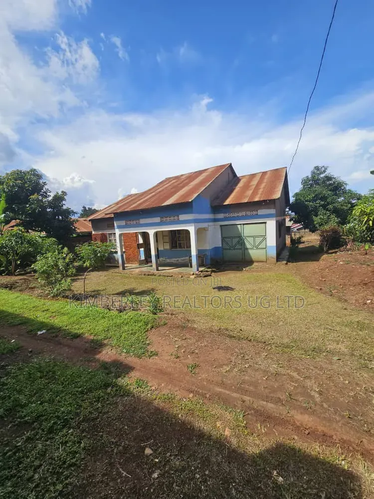 13 Decimals Plot With a Structure – Zaana (Entebbe Road) at 170m
