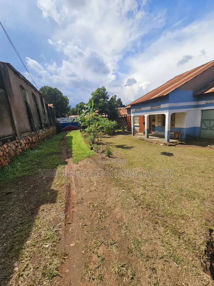 13 Decimals Plot With a Structure – Zaana (Entebbe Road) at 170m