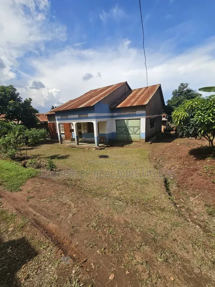 13 Decimals Plot With a Structure – Zaana (Entebbe Road) at 170m
