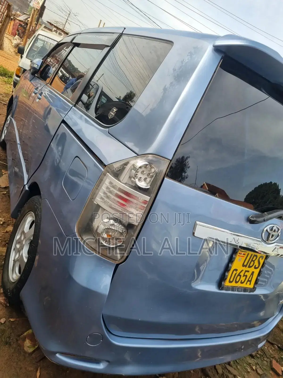 Toyota Noah 2010 Green