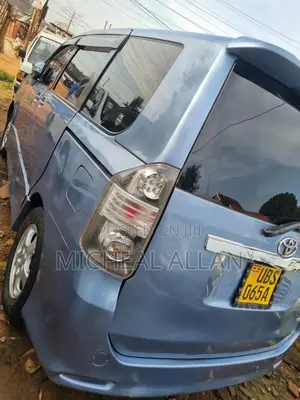 Toyota Noah 2010 Green