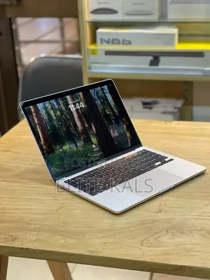 New Laptop Apple MacBook Air 8GB Apple M1 SSHD (Hybrid) 256GB