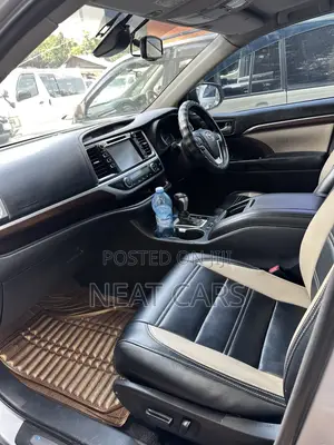 Toyota Kluger 2015 Silver