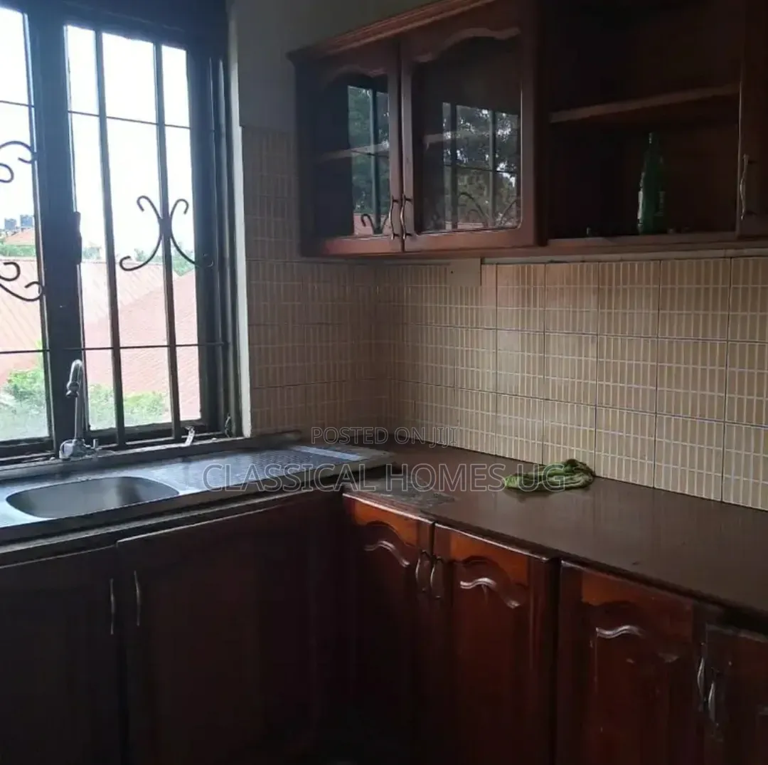 3bdrm Apartment in Mutundwe, Central Division for rent