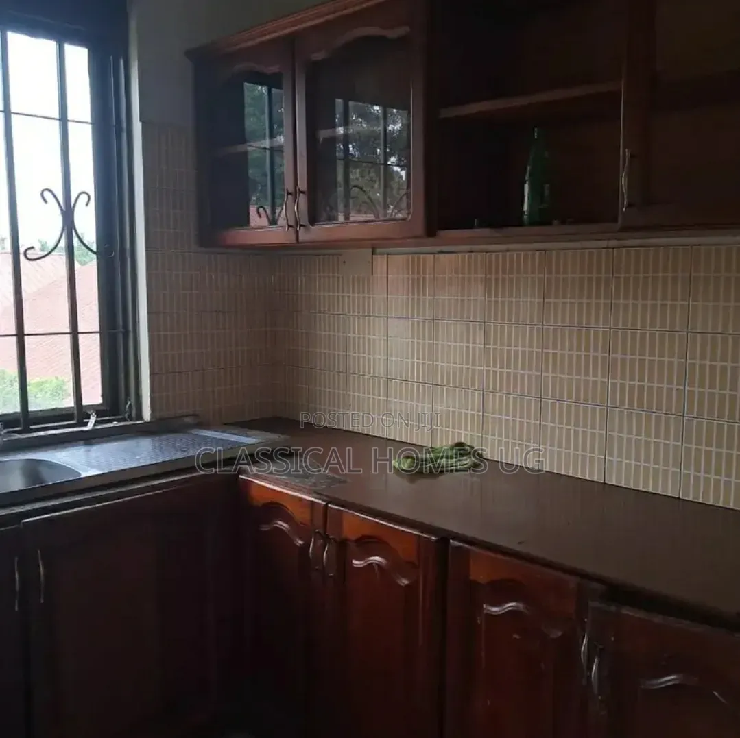 3bdrm Apartment in Mutundwe, Central Division for rent