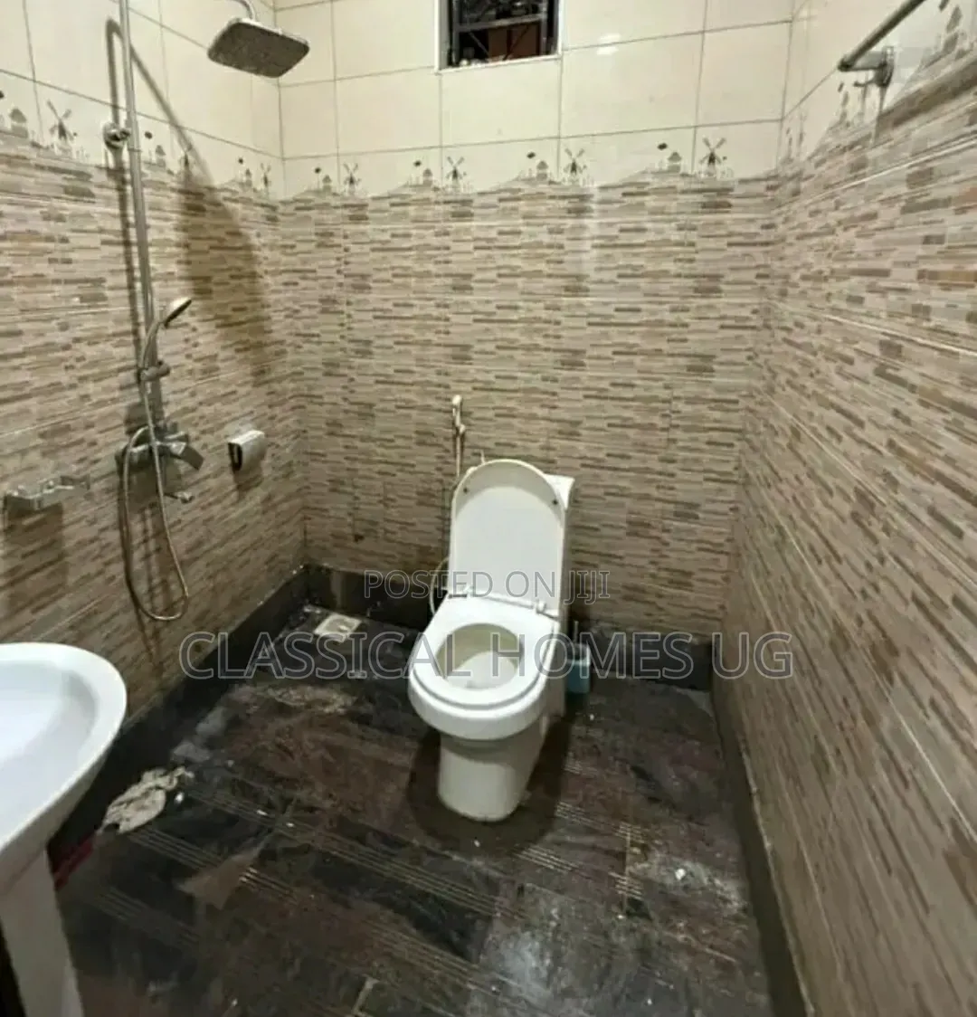 3bdrm Apartment in Mutundwe, Central Division for rent