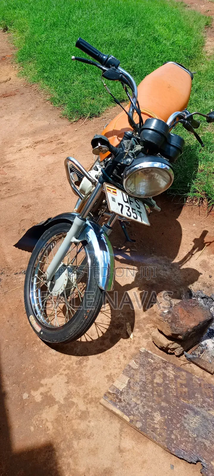 Bajaj Boxer 2022 Brown