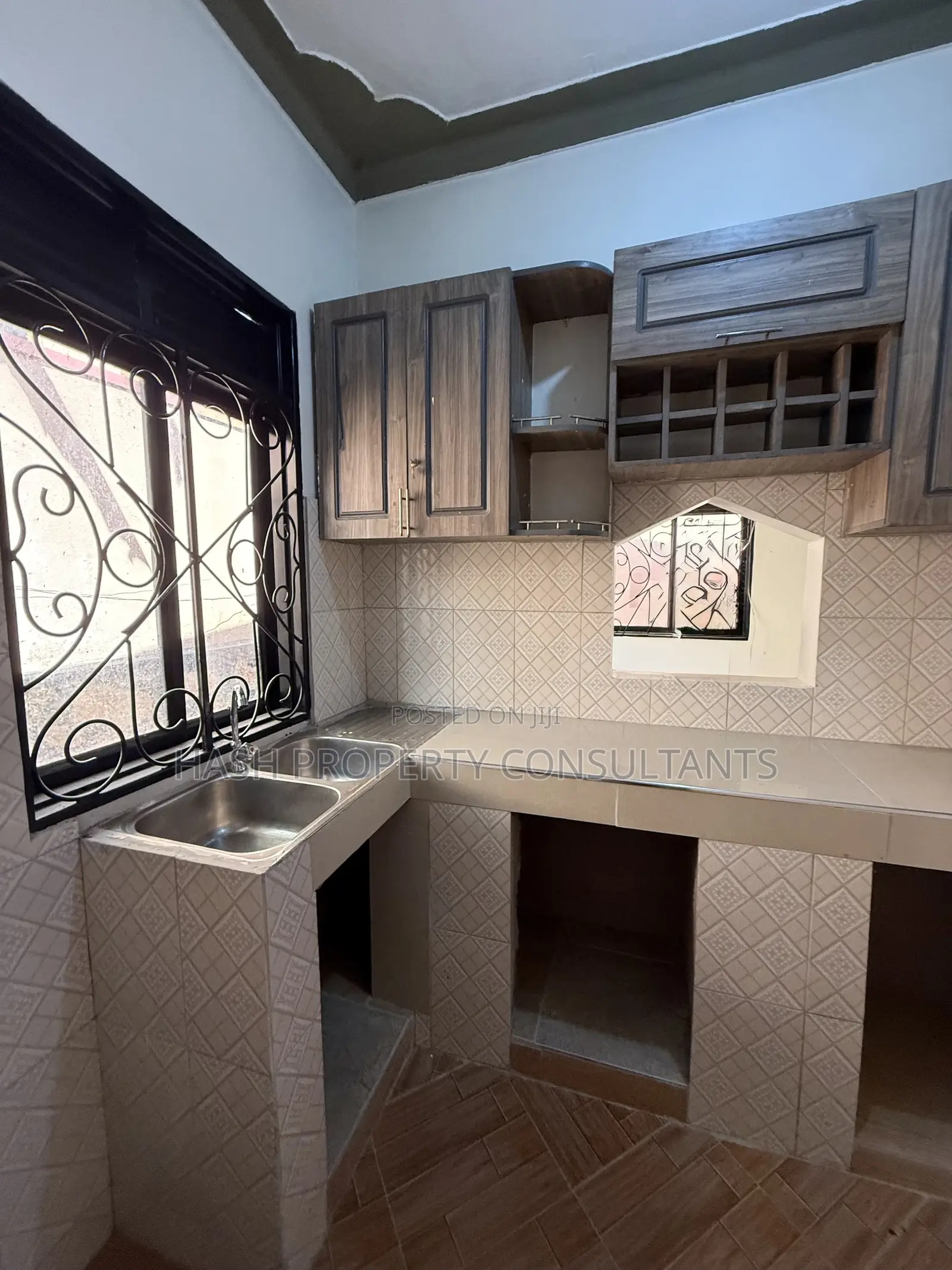 2bdrm House in Kabumma, Central Division for sale