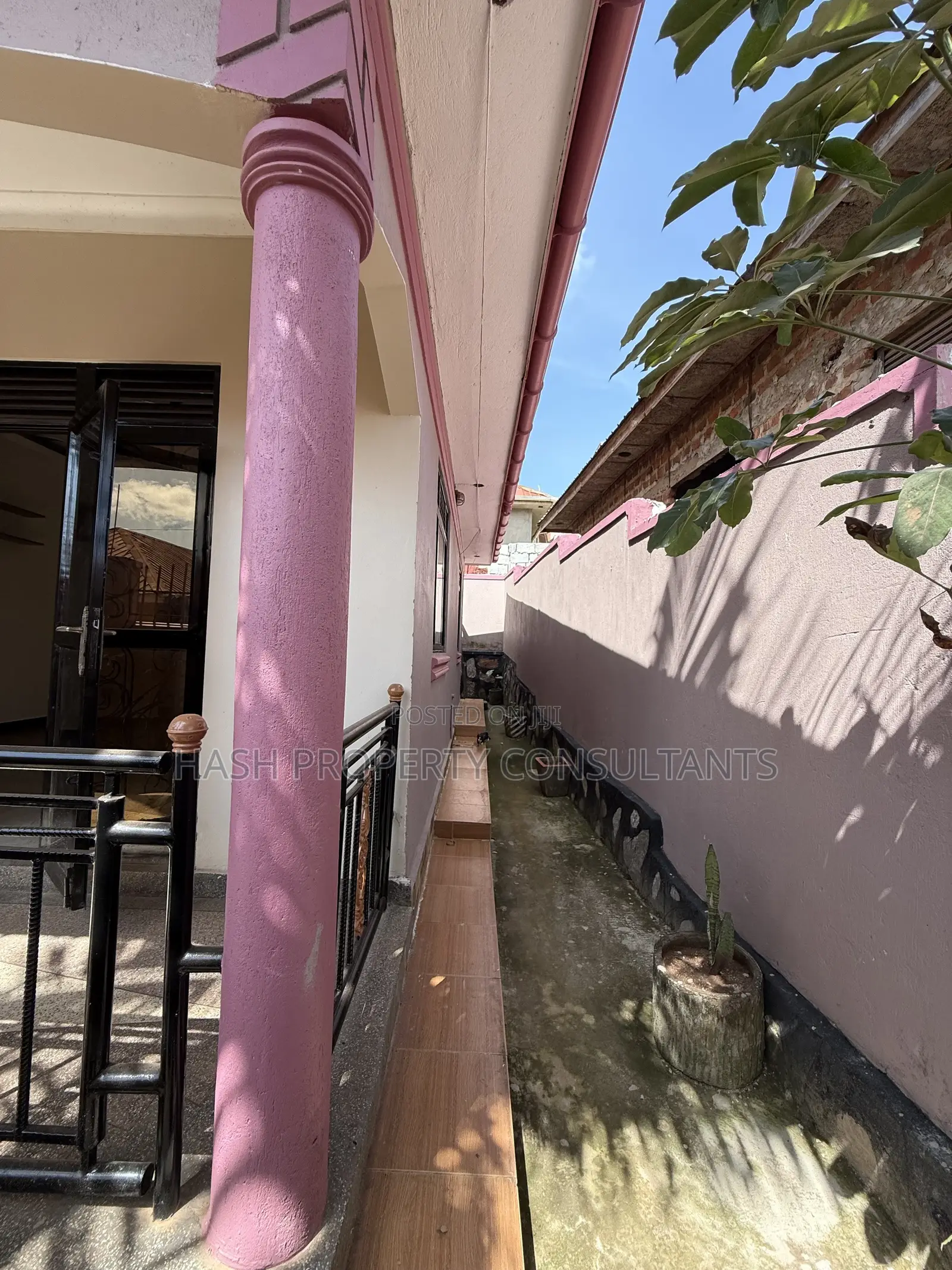 2bdrm House in Kabumma, Central Division for sale