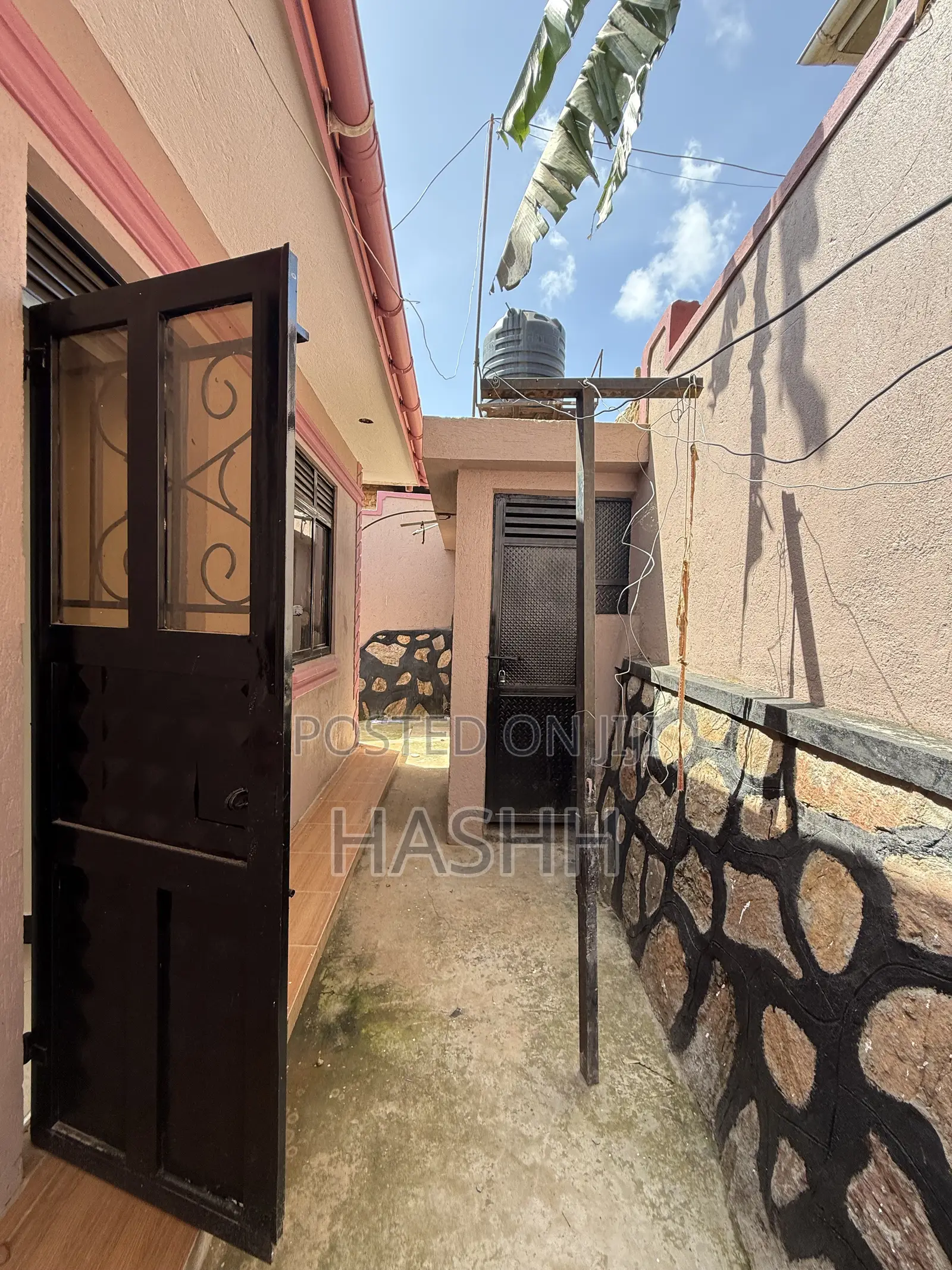 2bdrm House in Kabumma, Central Division for sale