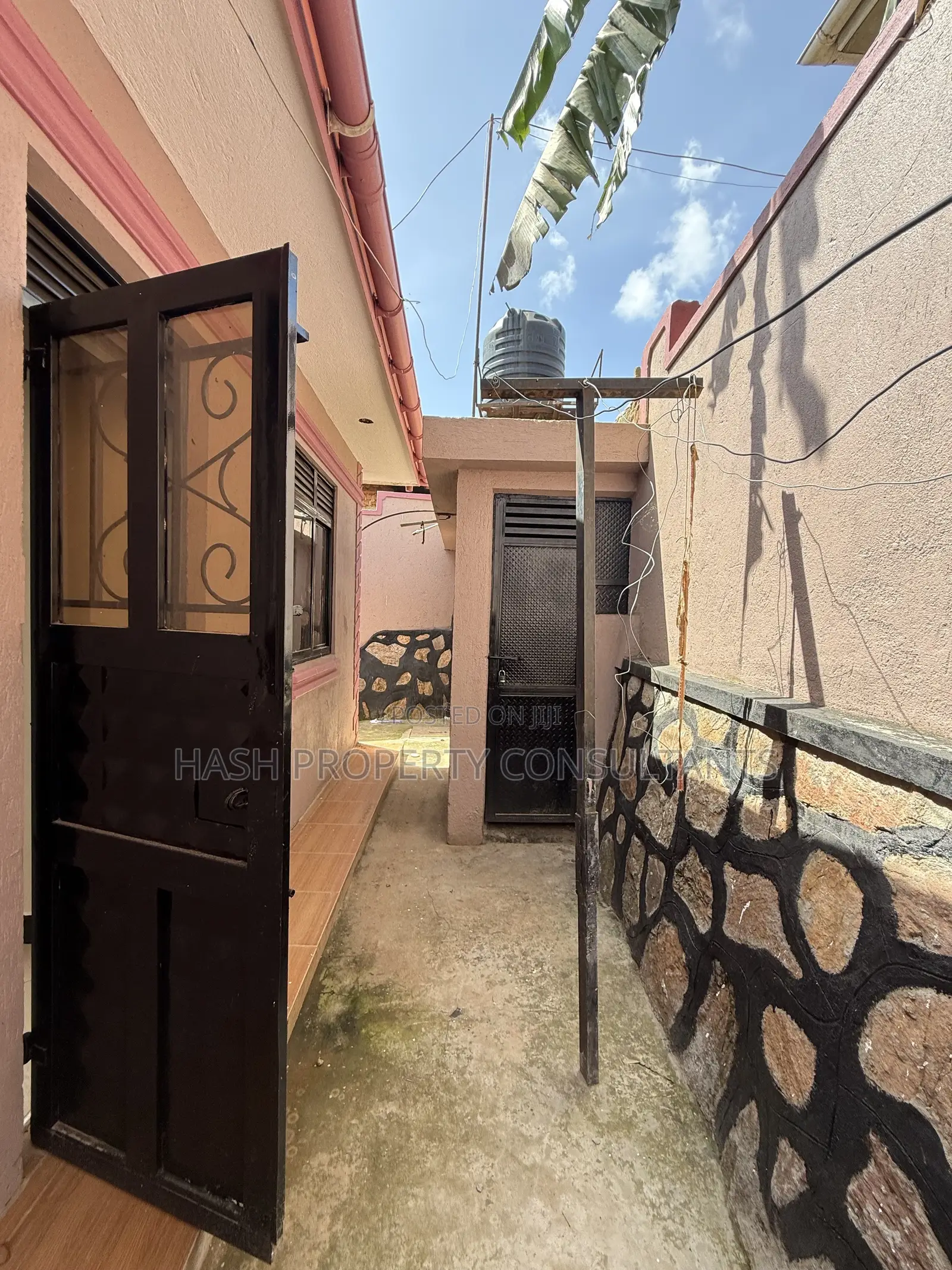 2bdrm House in Kabumma, Central Division for sale