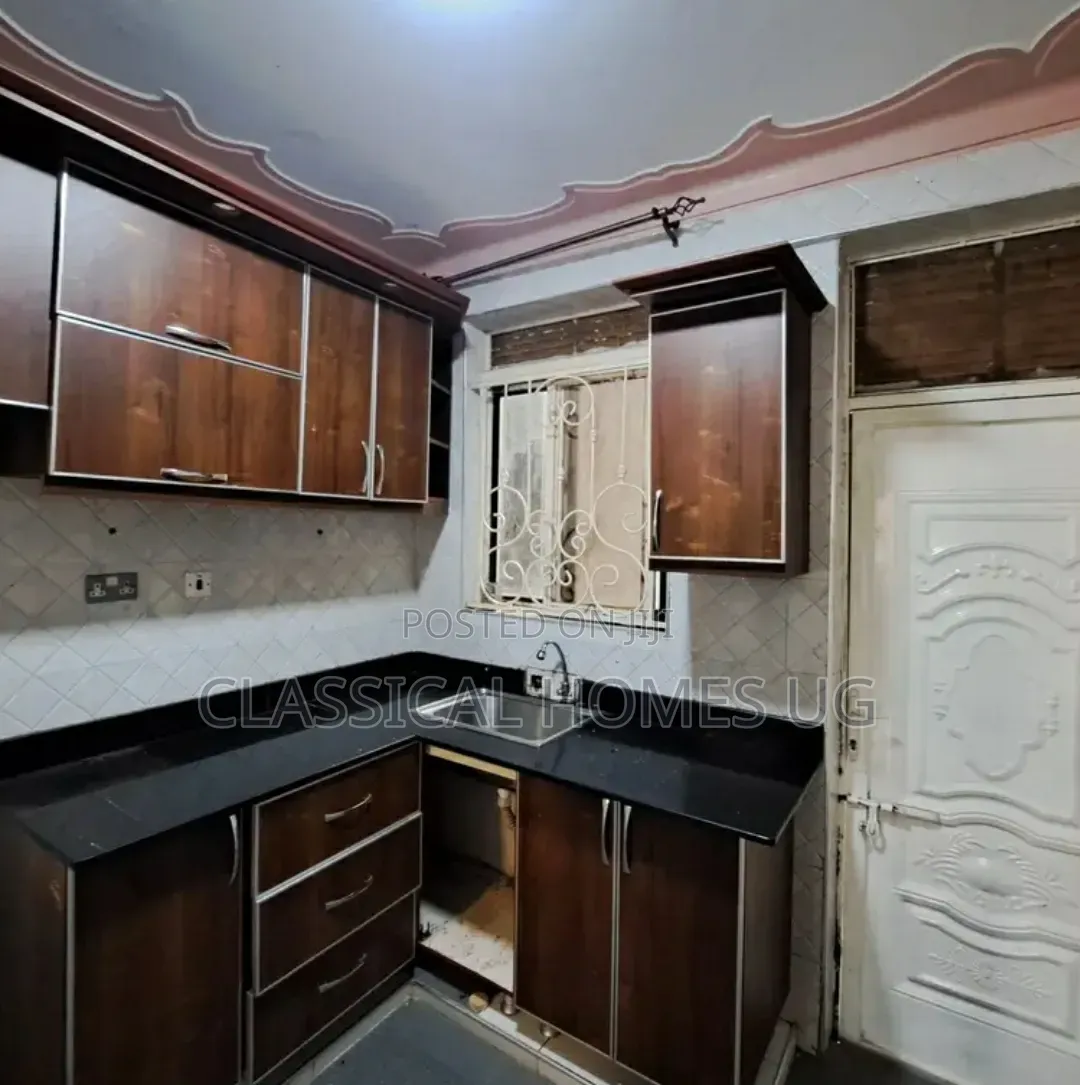 3bdrm Apartment in Mutundwe, Central Division for rent