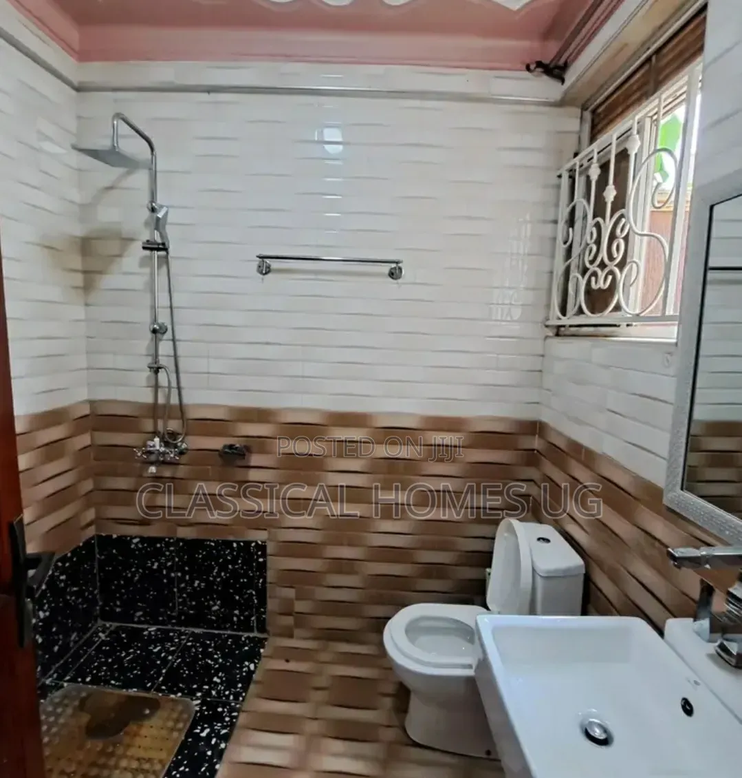 3bdrm Apartment in Mutundwe, Central Division for rent