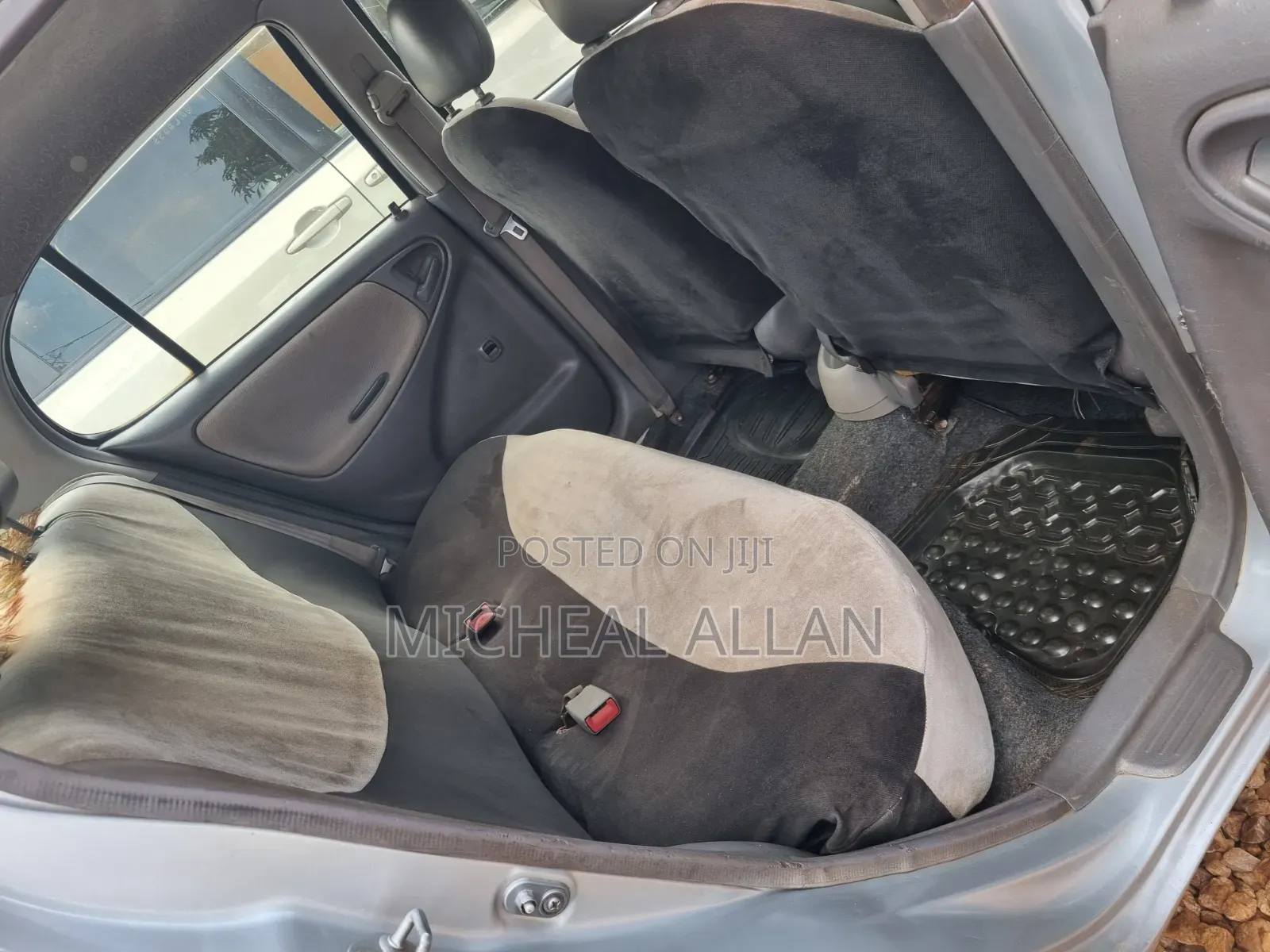 Toyota Platz 2000 Silver