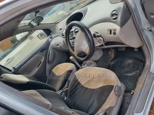Toyota Platz 2000 Silver