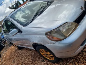 Toyota Platz 2000 Silver