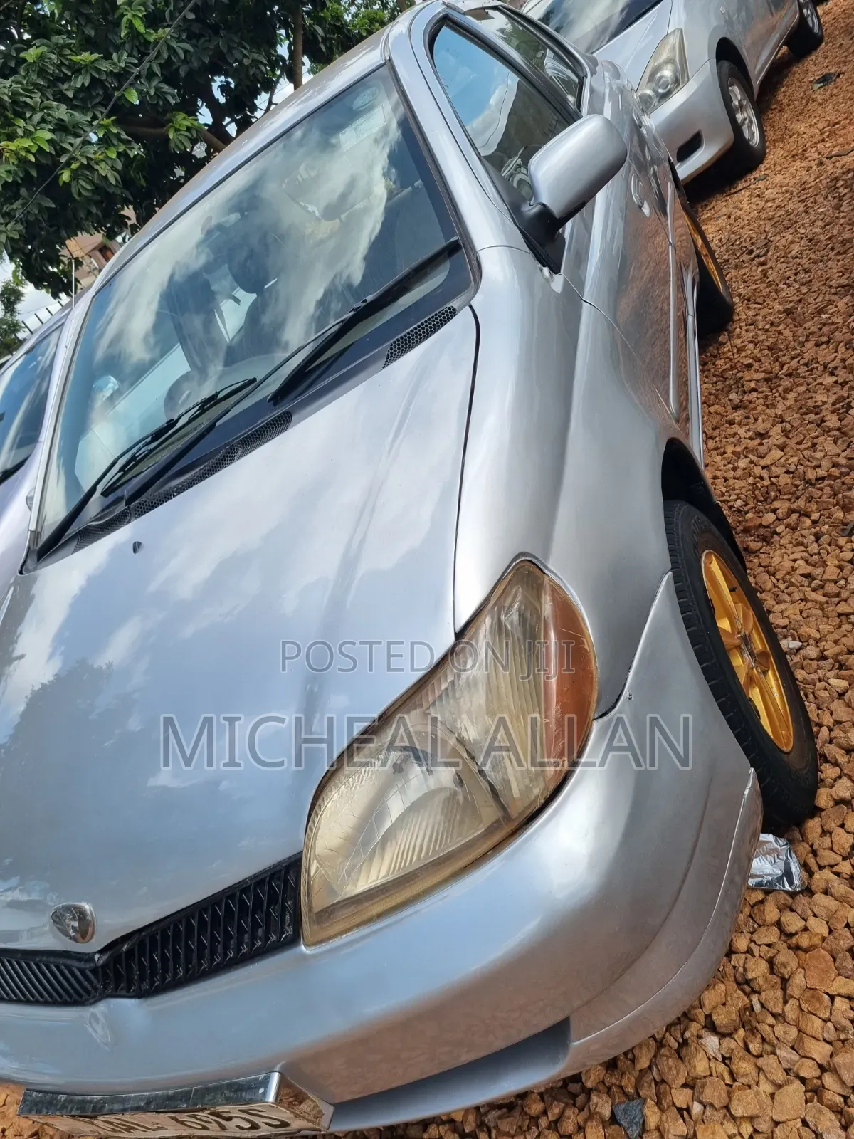 Toyota Platz 2000 Silver