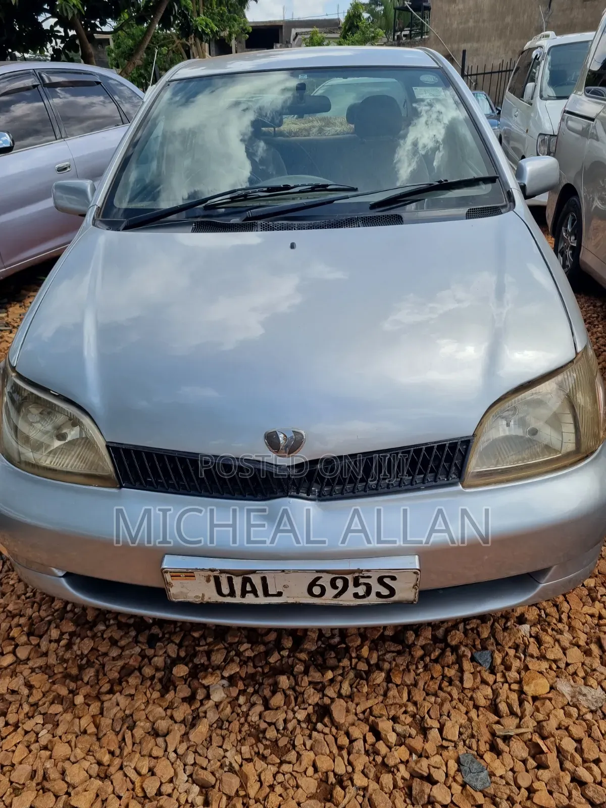 Toyota Platz 2000 Silver