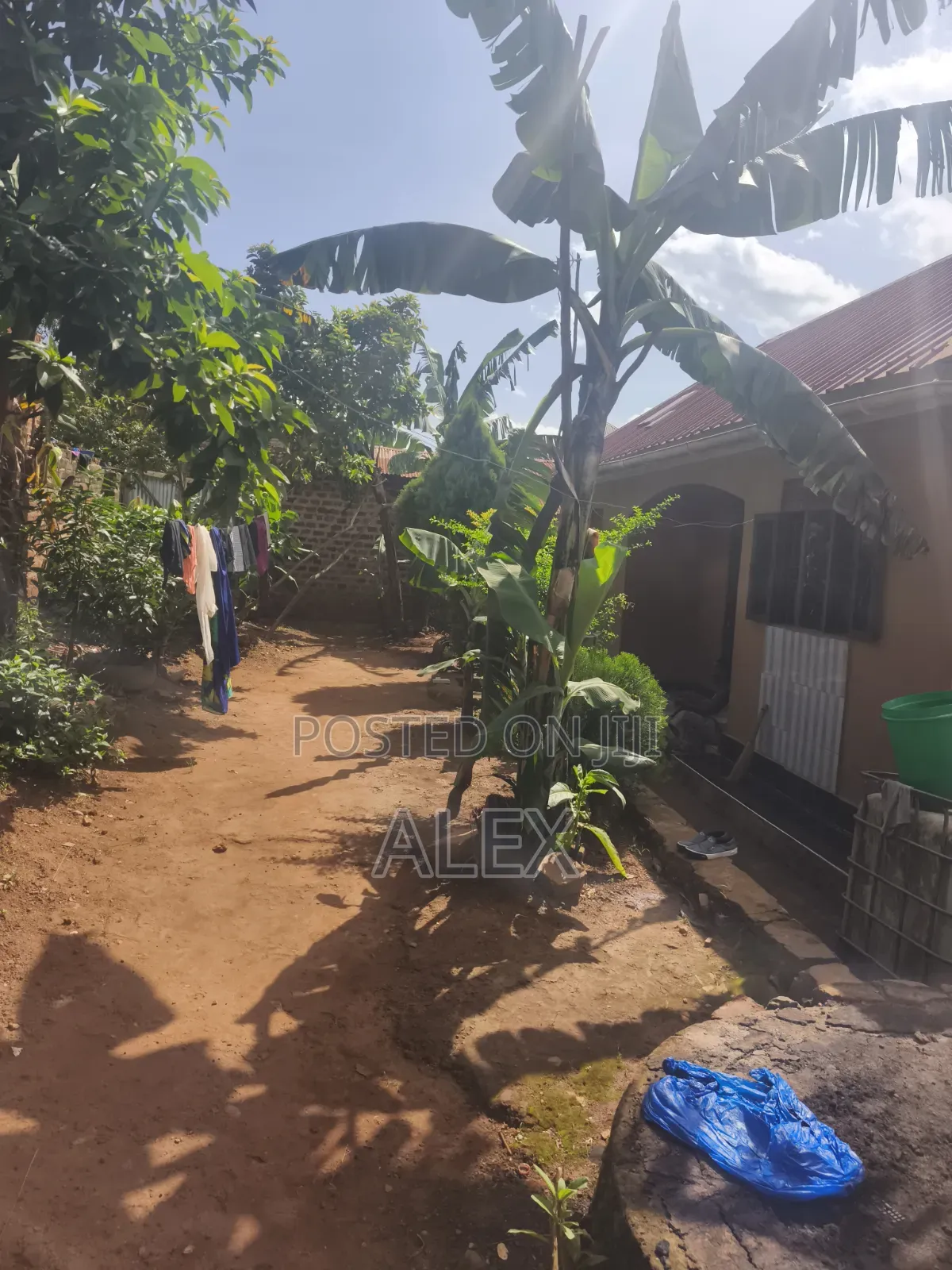 3bdrm Bungalow in Nkoowe, Wakiso / Wakiso for sale