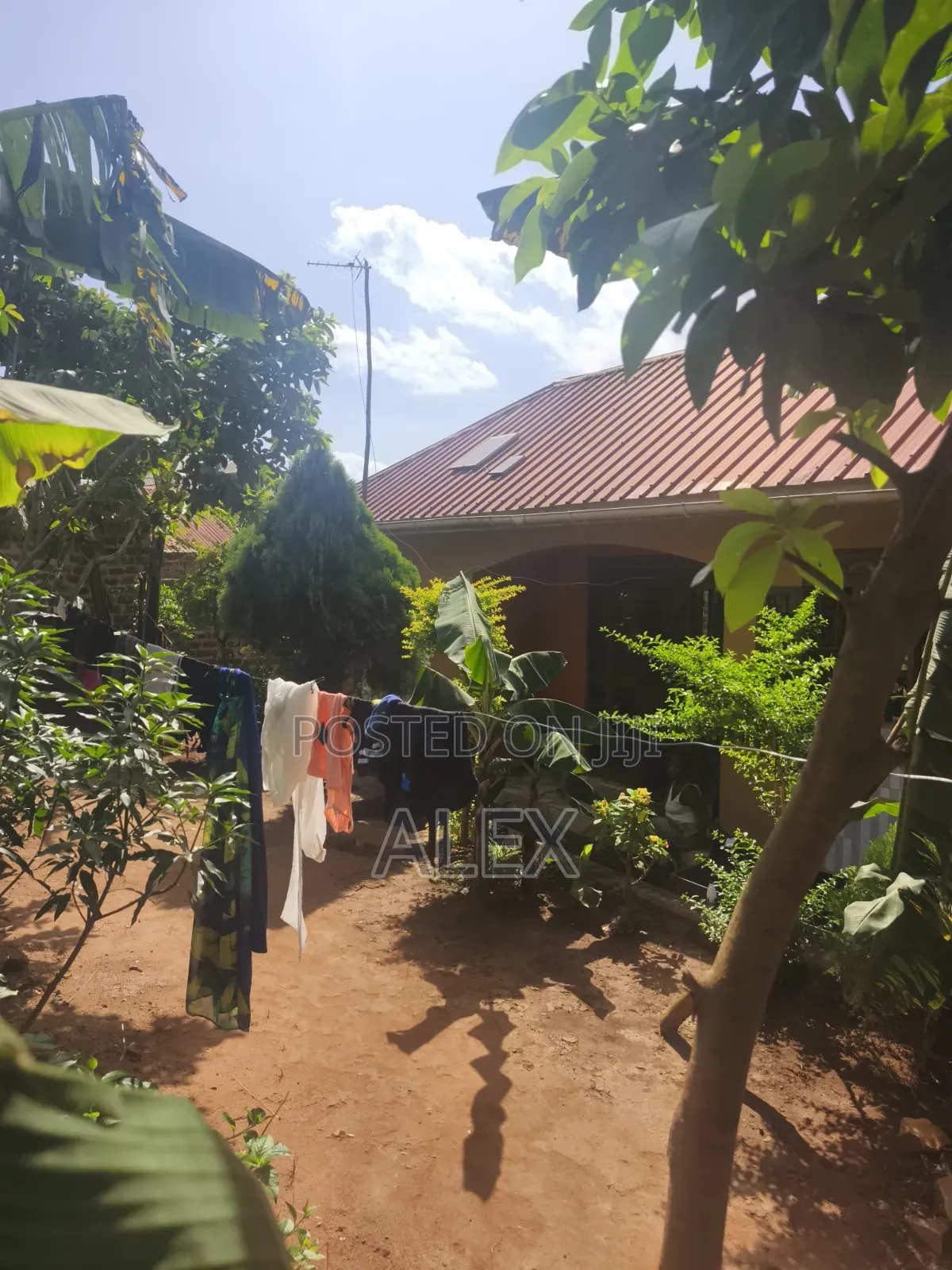 3bdrm Bungalow in Nkoowe, Wakiso / Wakiso for sale