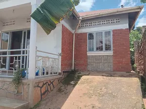 3bdrm Bungalow in Bunamwaya, Central Division for sale