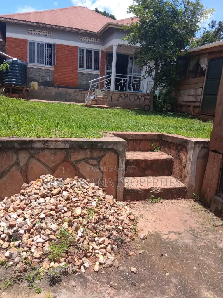 3bdrm Bungalow in Bunamwaya, Central Division for sale