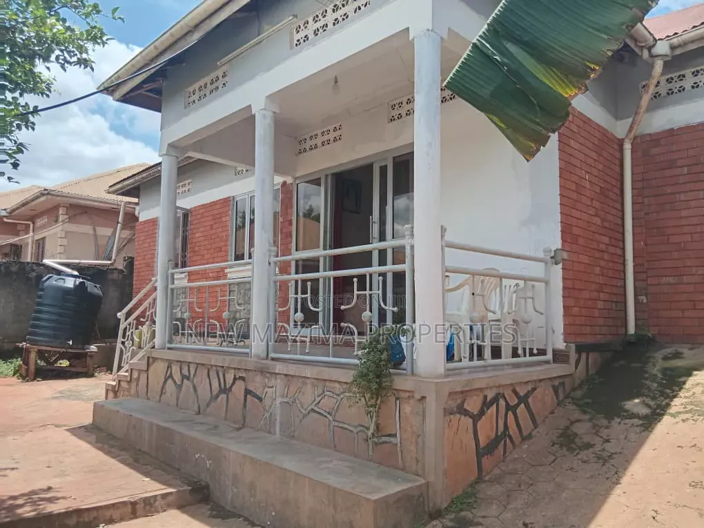 3bdrm Bungalow in Bunamwaya, Central Division for sale