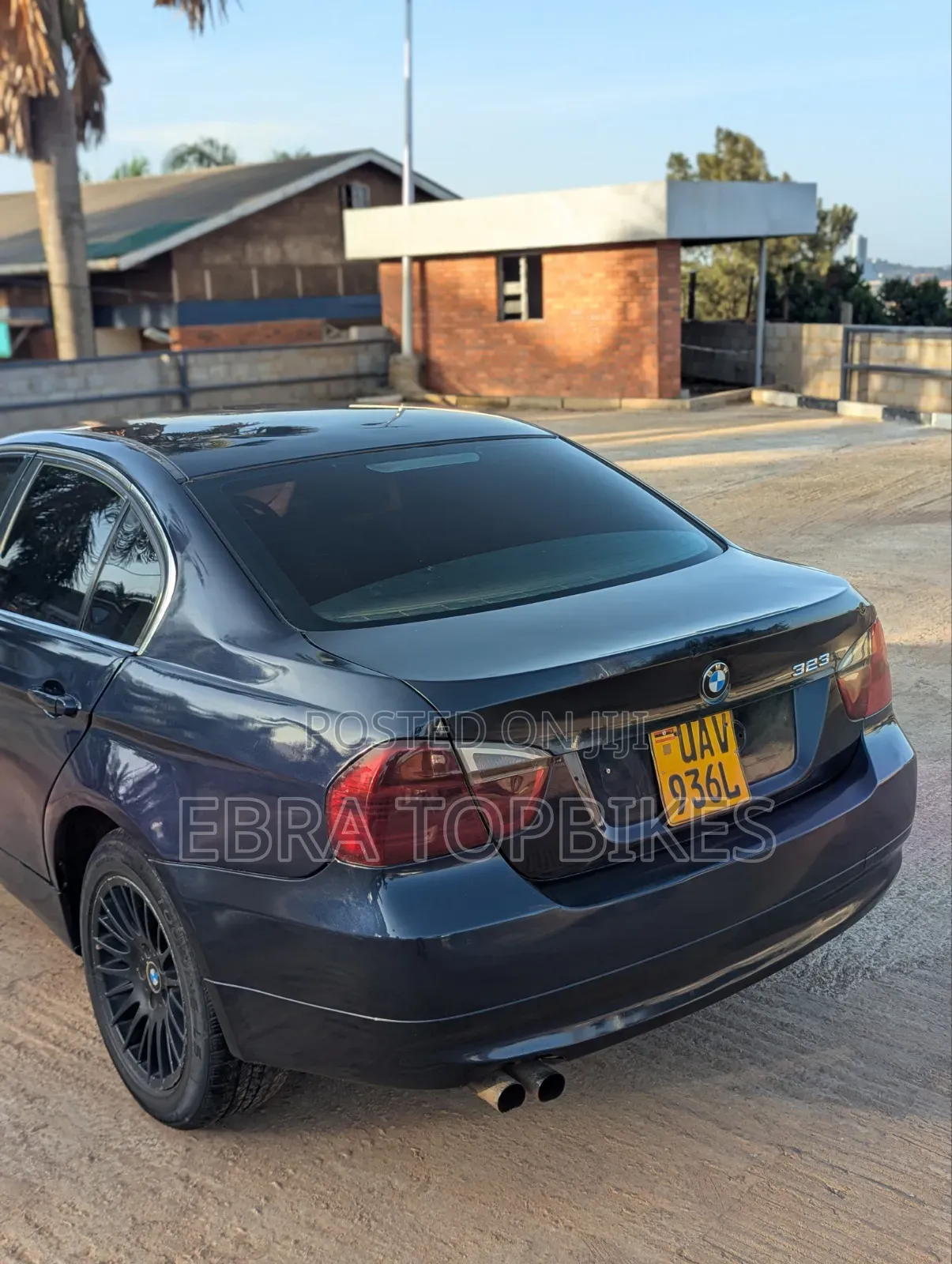 BMW 320i Sedan RWD 2009 Blue