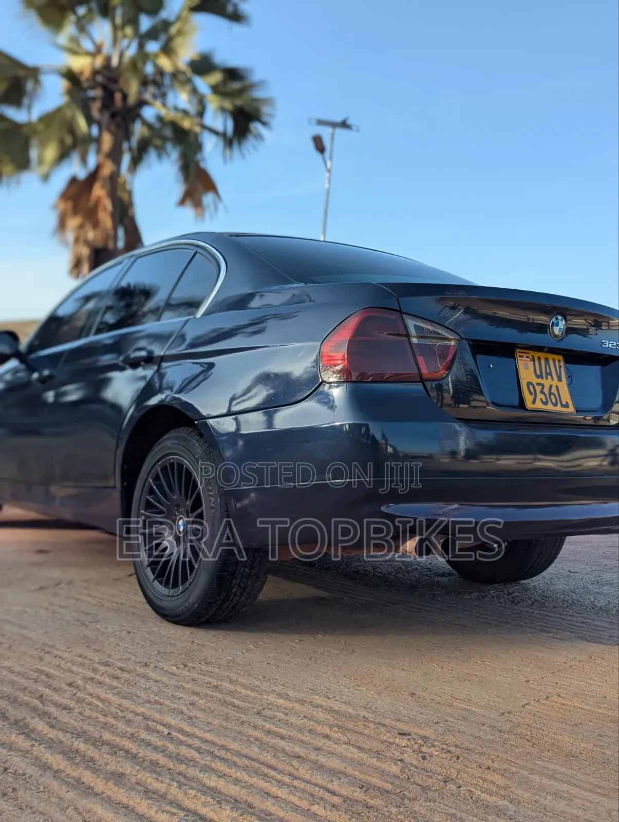BMW 320i Sedan RWD 2009 Blue