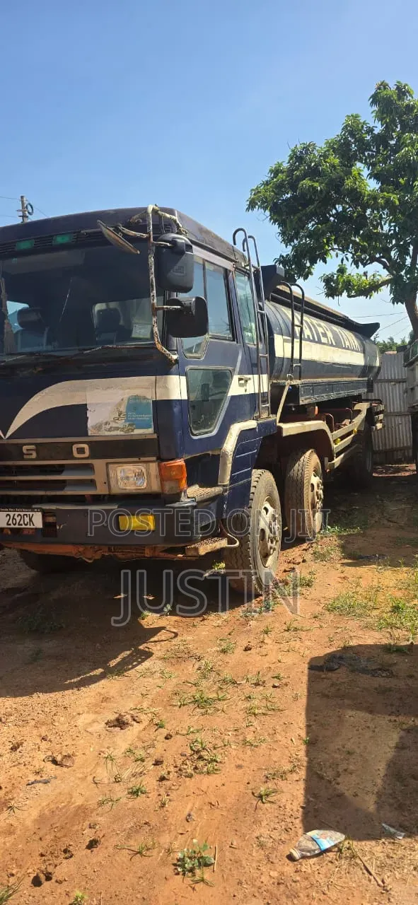 Mitsubishi Fuso Tanker